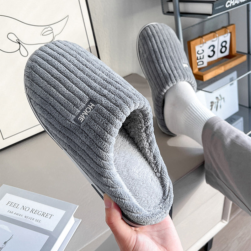 Chaussons peluche fermés — détail matière